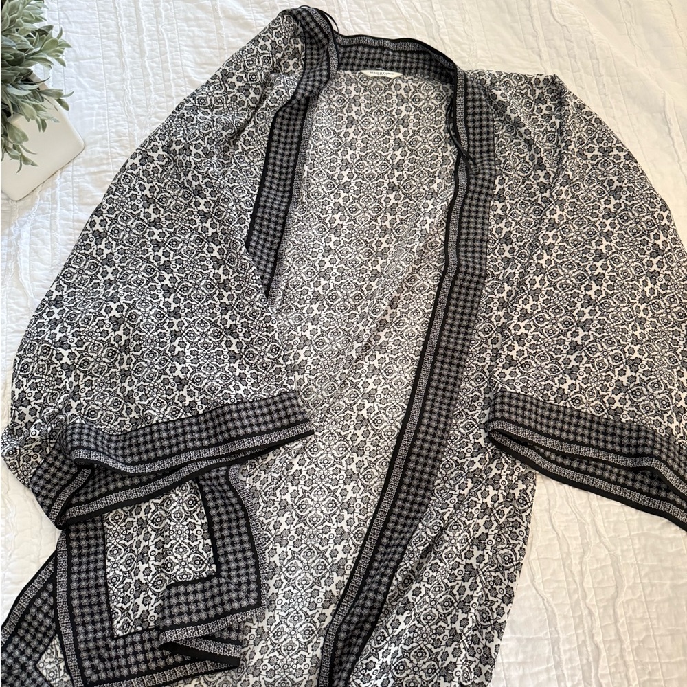 Max Studio Black and White Patterned Top